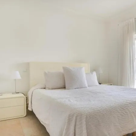 Sleeps 10 Pool Air Con Wifi